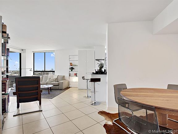 5th image of 1330 West Ave APT 914