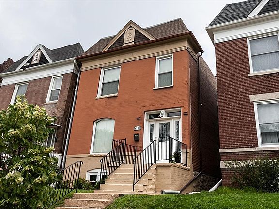 Prime location in Shaw, 1 block to Missouri Botanical Gardens, and just a few blocks to Tower Grove Park!