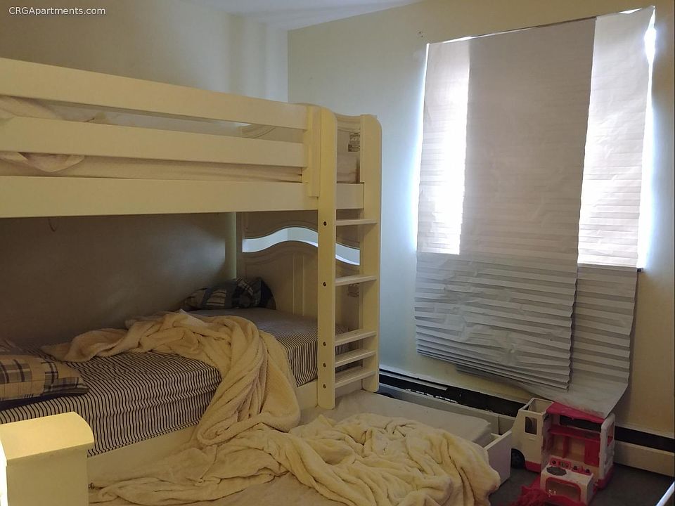 2nd image of 32 Mansfield St #2
