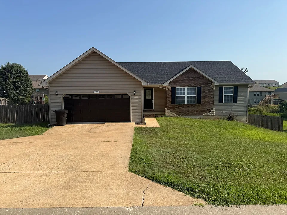 135 Lyle Curtis Cir