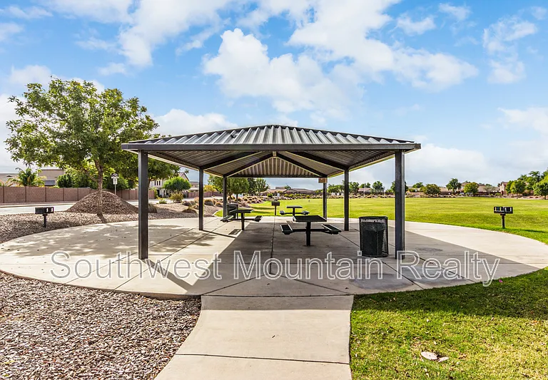 881 E Baylor Ln — Photo 35