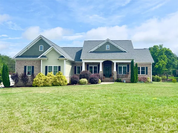 107 Buffalo Creek Dr, Statesville, NC 28677