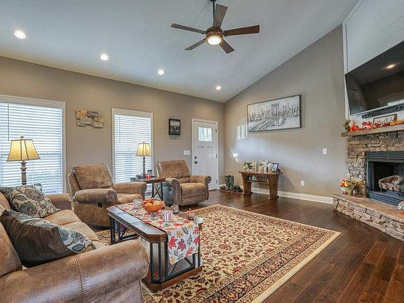 4th image of 103 Valerie Ln