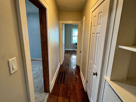 5th image of 2320 S Claremont Ave