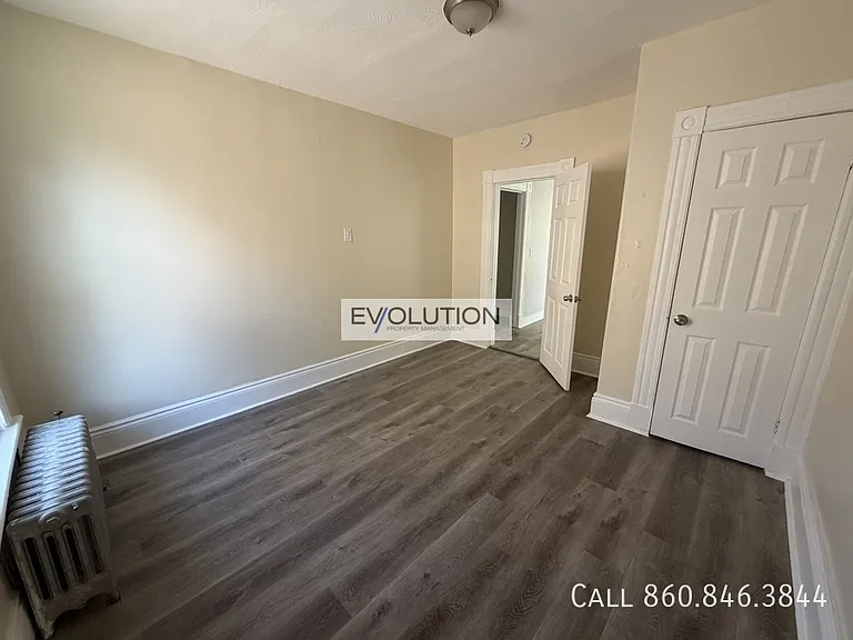 228-230 Franklin Ave #2 — Photo 11