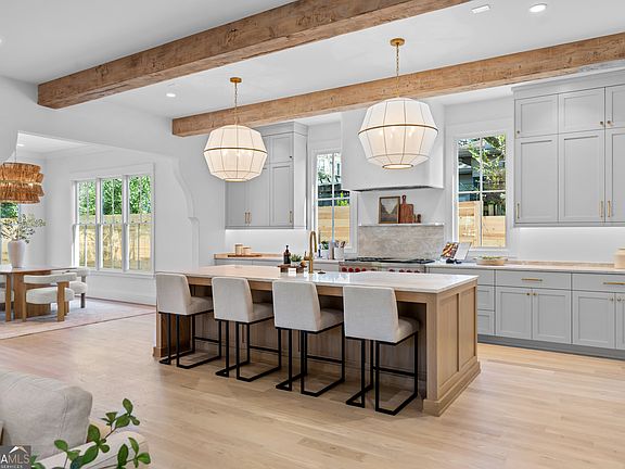 5th image of 1140 Rosedale Dr NE