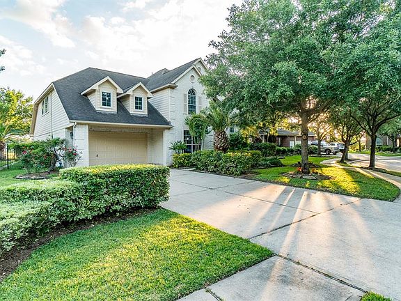 Situated on a quiet cul-de-sac at the back of the section, this gorgeous home is nestled on approximately a quarter of an acre!