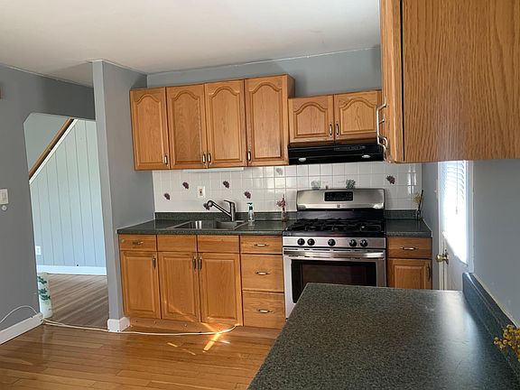 4th image of 14 Burns Ave