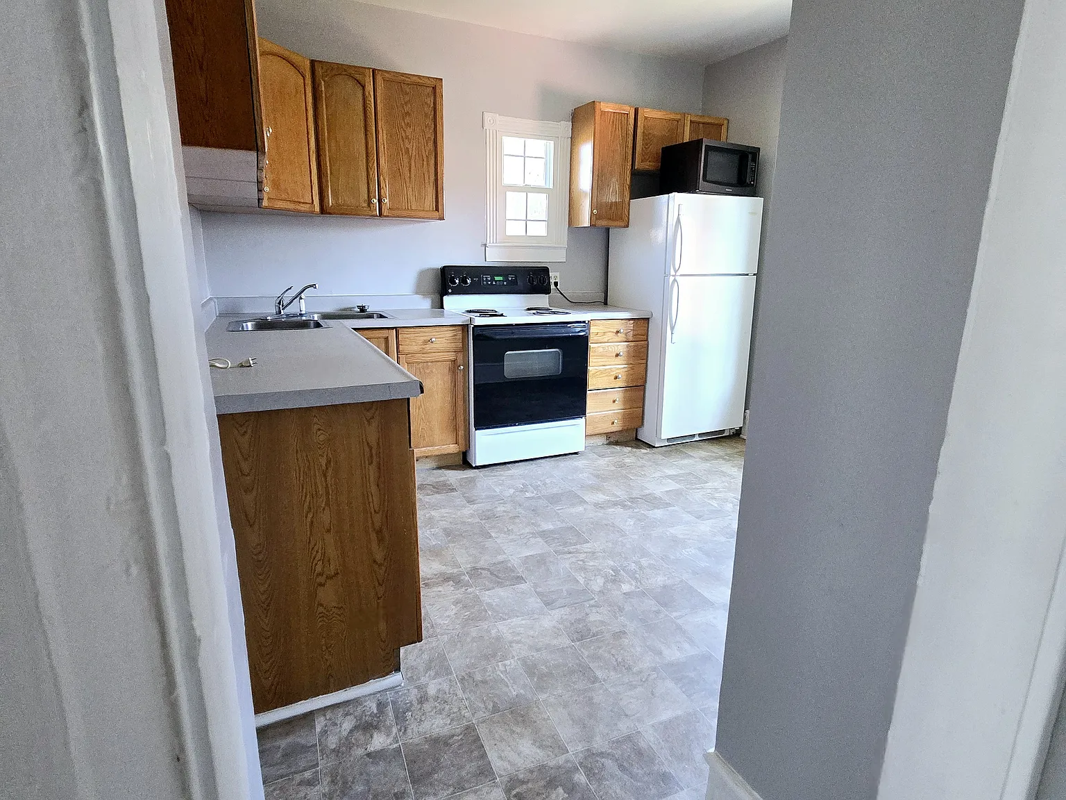 3 bed, 950 sqft, $1,495 — Photo 3