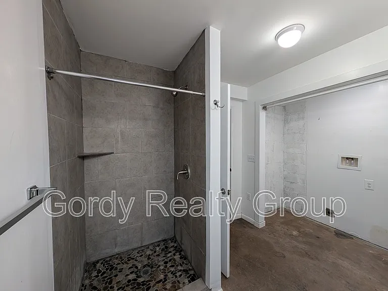 2807B Bertram St — Photo 4