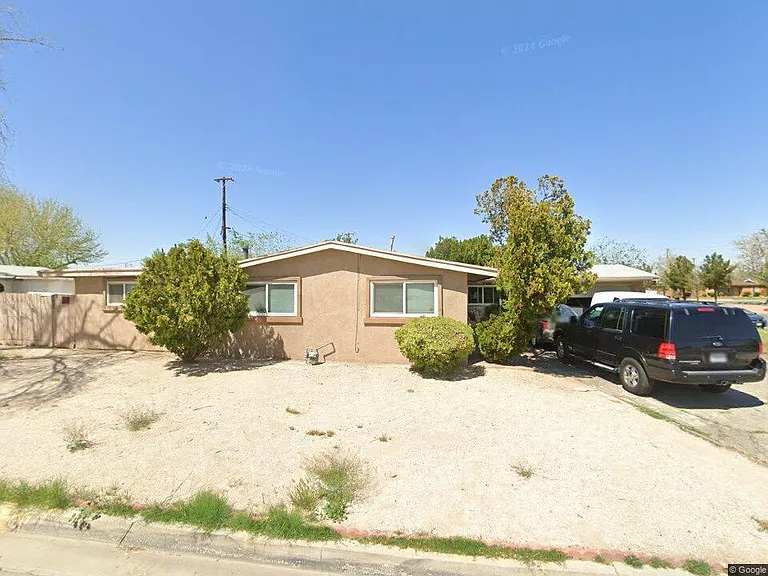 471 E Nugent St — Photo 5