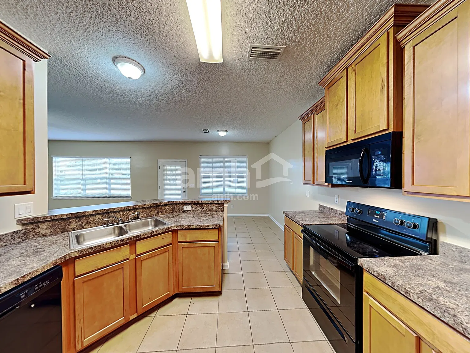 3 bed, 2.0 bath, 1724 sqft, $2,280 — Photo 3
