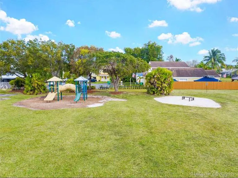 12559 SW 144th Ter — Photo 35