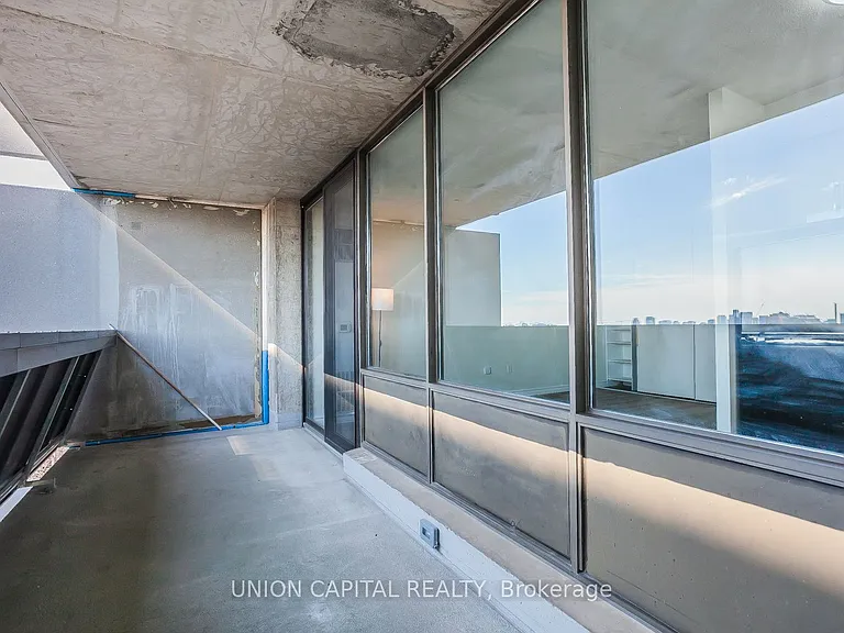 720 Spadina Ave #904 — Photo 12