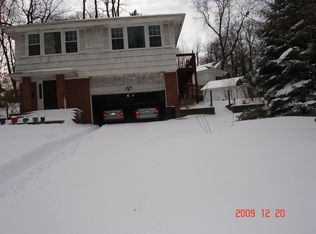 16 Crescent Rd, Great Neck, NY 11021