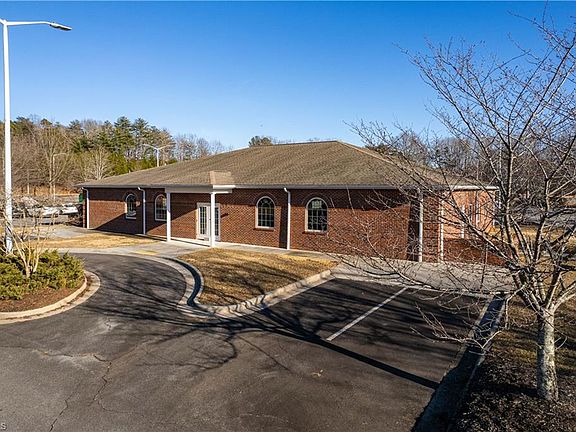 4th image of 301 Eldon Parks Dr