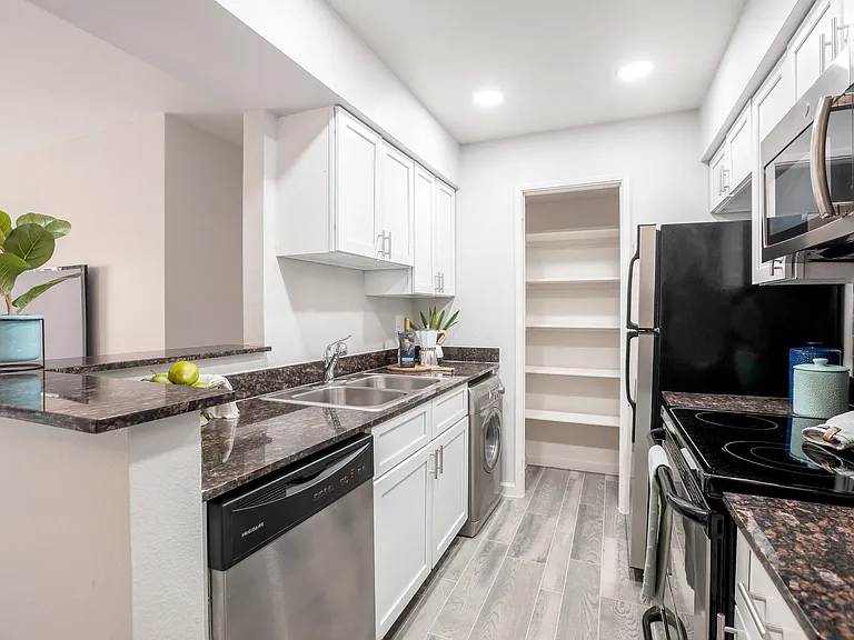 Onnix Apartments — Photo 3