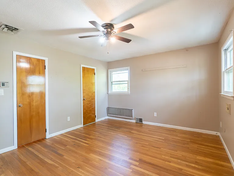 21 Hamilton Ave — Photo 13