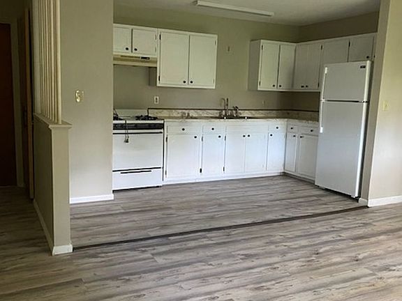 2nd image of 382 River St #2B