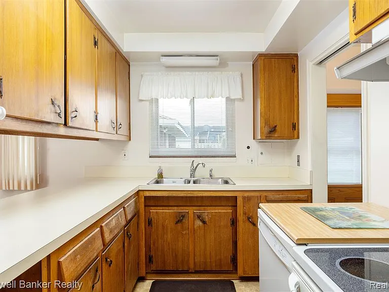 20571 Brooklawn Dr — Photo 4