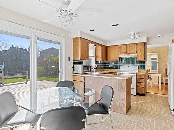 2nd image of 34 Columbine Cir