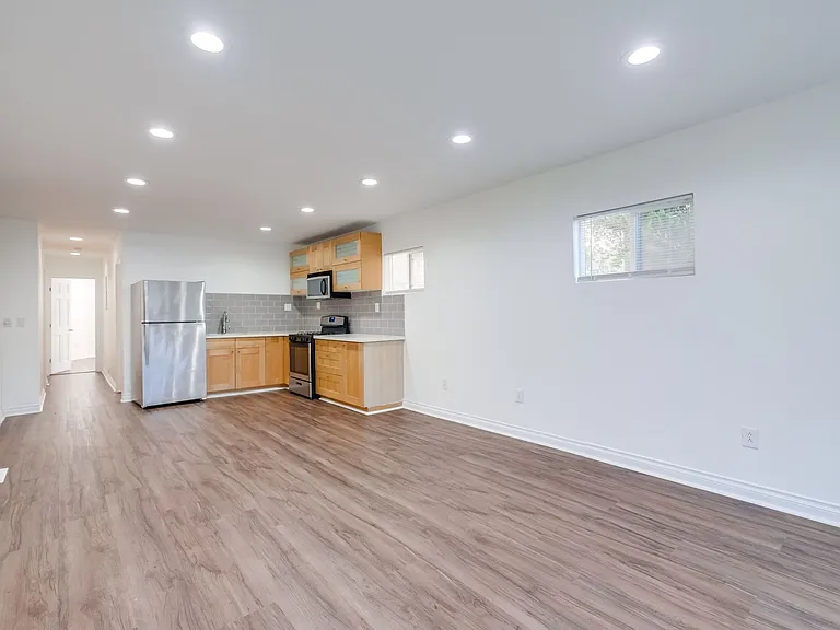 1221 N Bronson Ave — Photo 15
