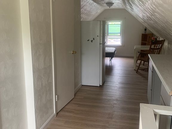 2nd image of 252 Putnam Ave #3