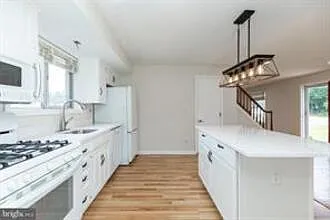 410 Woodlawn Ave — Photo 13