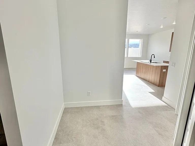329 S 1930 W — Photo 8