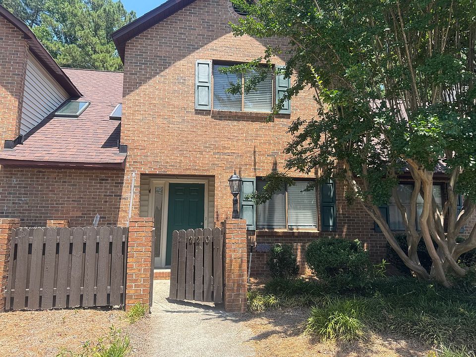 1st image of 220 Abbey Ln