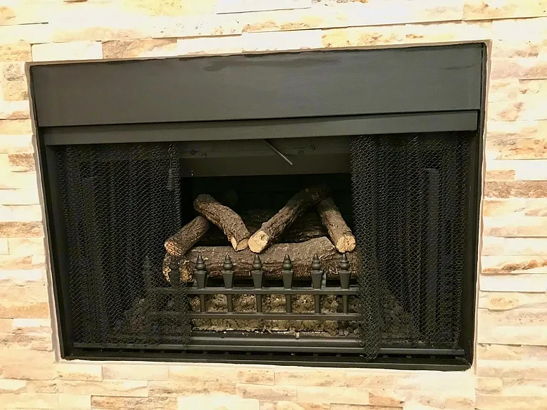 American Gas Log Dundee Oak 18 in. Vented Natural Gas Fireplace Log Set with Complete Kit, Manual Match Lit