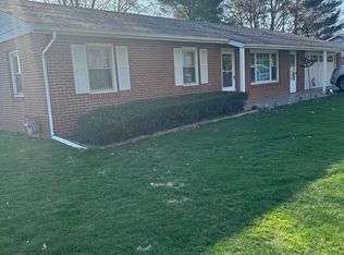 204 Gilmore Ave, Le Roy, IL 61752