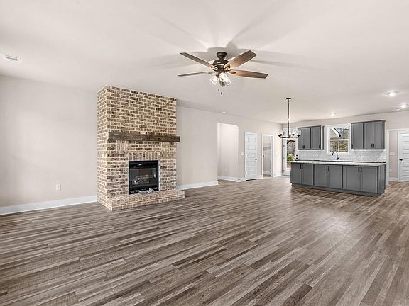 3rd image of 160 Loyd Rd