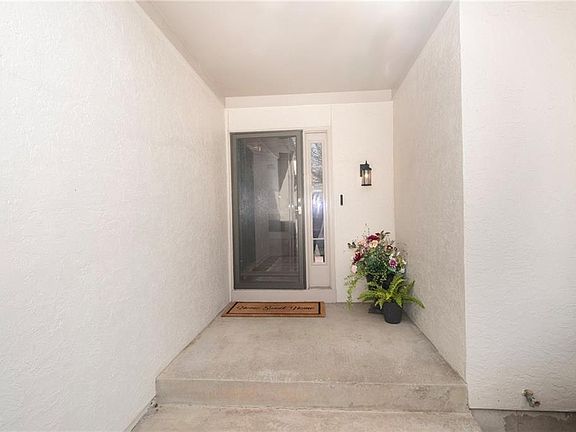 3rd image of 12831 Cambridge Rd