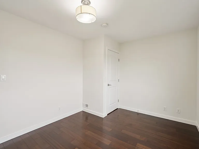 421 Nevada St — Photo 16