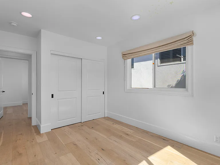 3200 N Poinsettia Ave — Photo 16