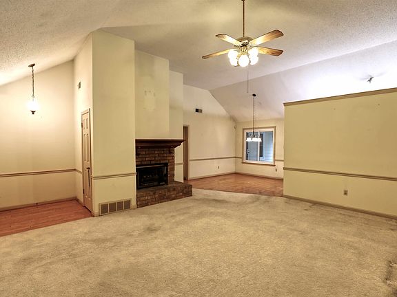 3rd image of 7021 Apple Crk