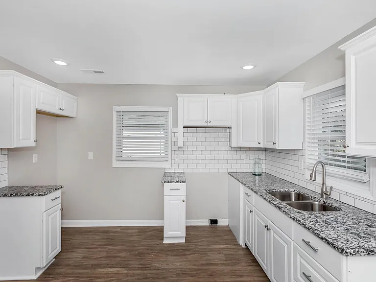 2819 Barbara Dr NW — Photo 15