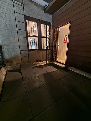 Rented by Leonidas Realty | media 9