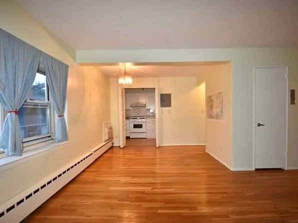 1565 Center Ave APT 2F, Fort Lee, NJ 07024