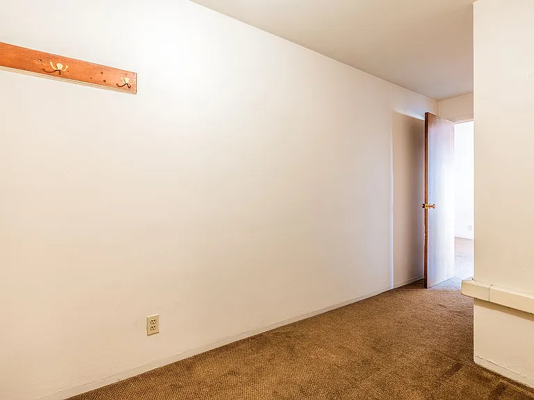 The Queensborough Apartments — Photo 24
