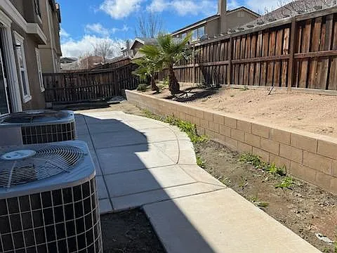 Backyard with dual AC - 9058 Calico Ct
