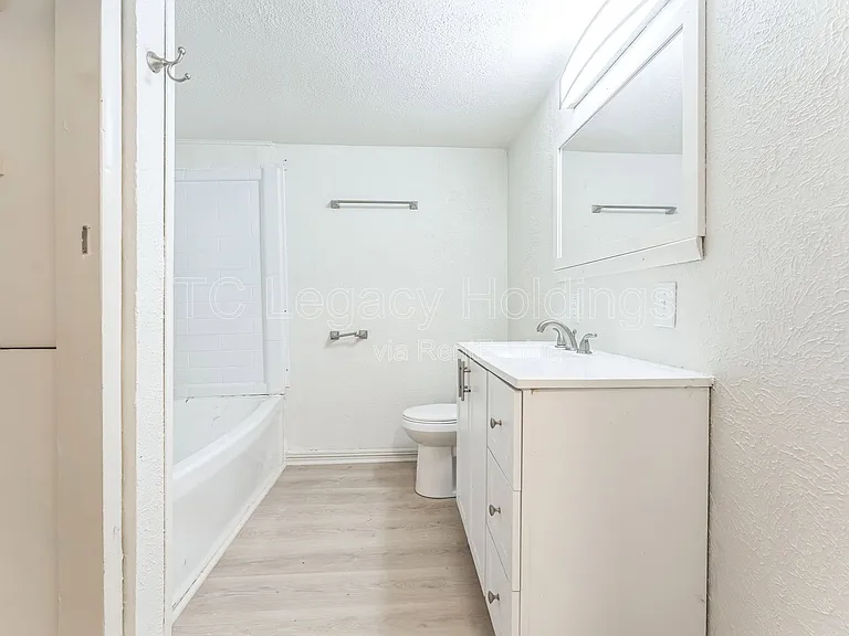 415 Simpson Ave — Photo 9