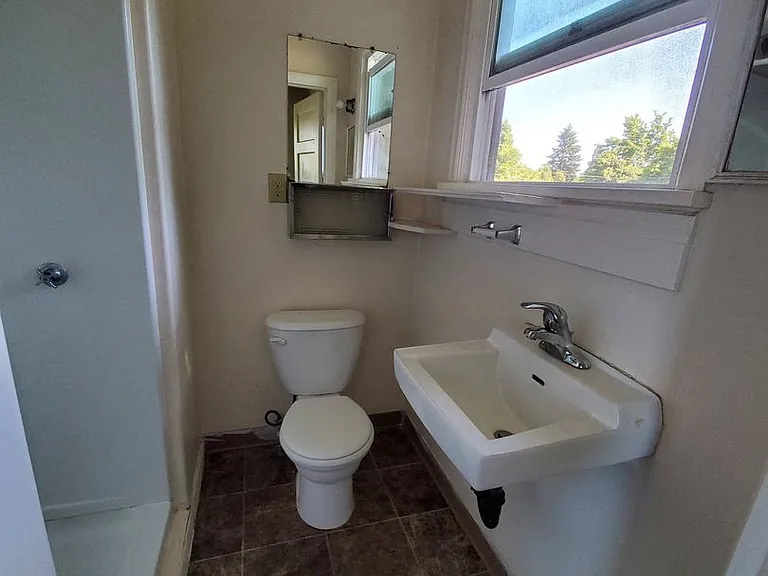 330 Howard Ave — Photo 4