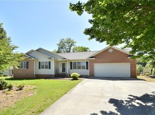 1724 Harper Spring Dr, Clemmons, NC 27012