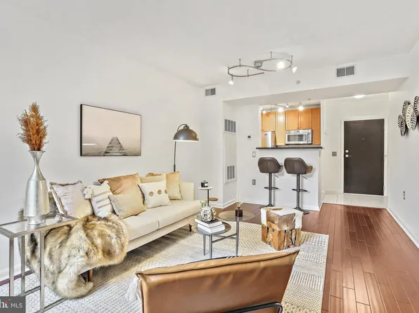 851 N Glebe Rd APT 416, Arlington, VA 22203