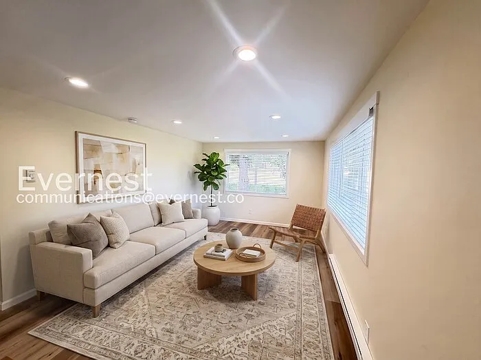 2 bed, 1.0 bath, 720 sqft, $2,100 — Photo 2