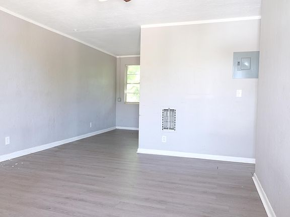 2nd image of 705 13th St APT 4