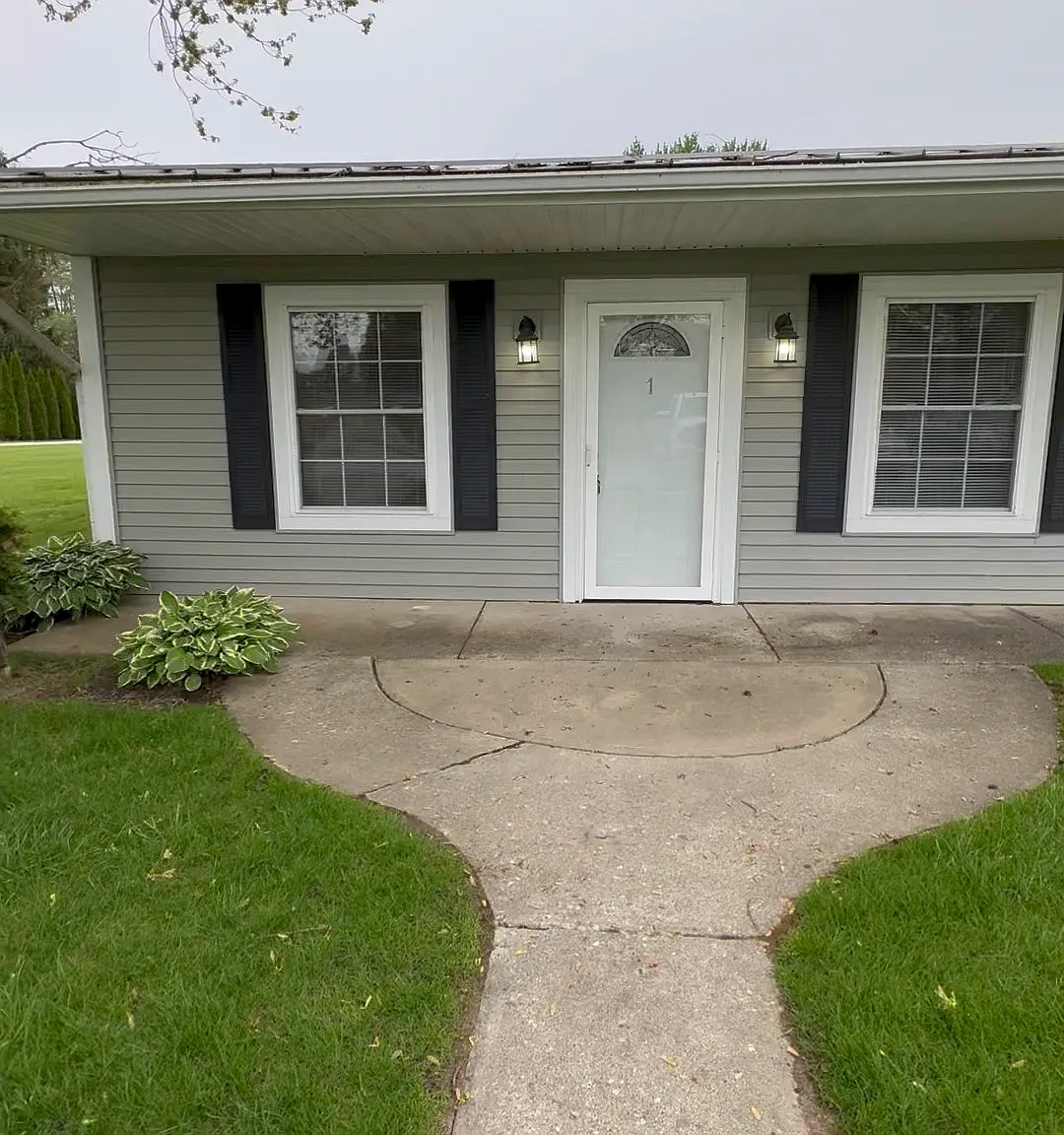 403 N Maple St — Photo 1