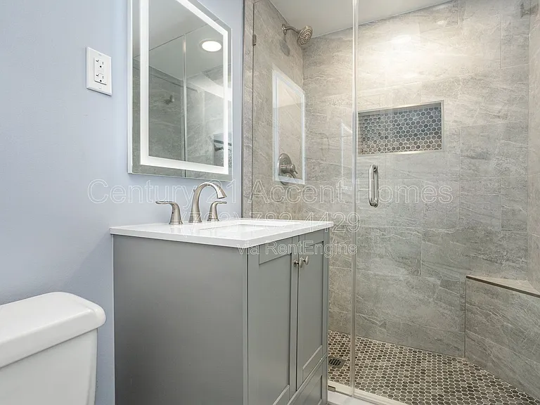 3233 Holly Hill Dr — Photo 28